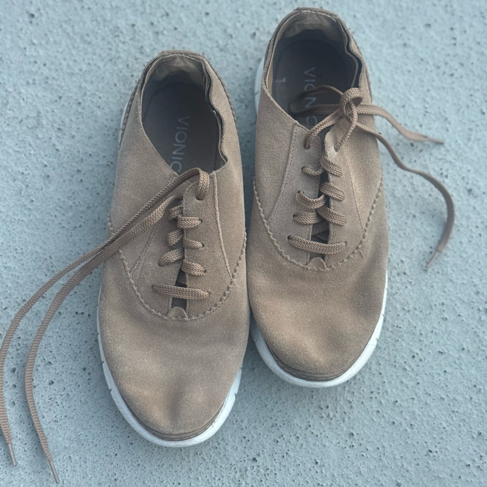 Vionic Tan Casual Shoes Size 9